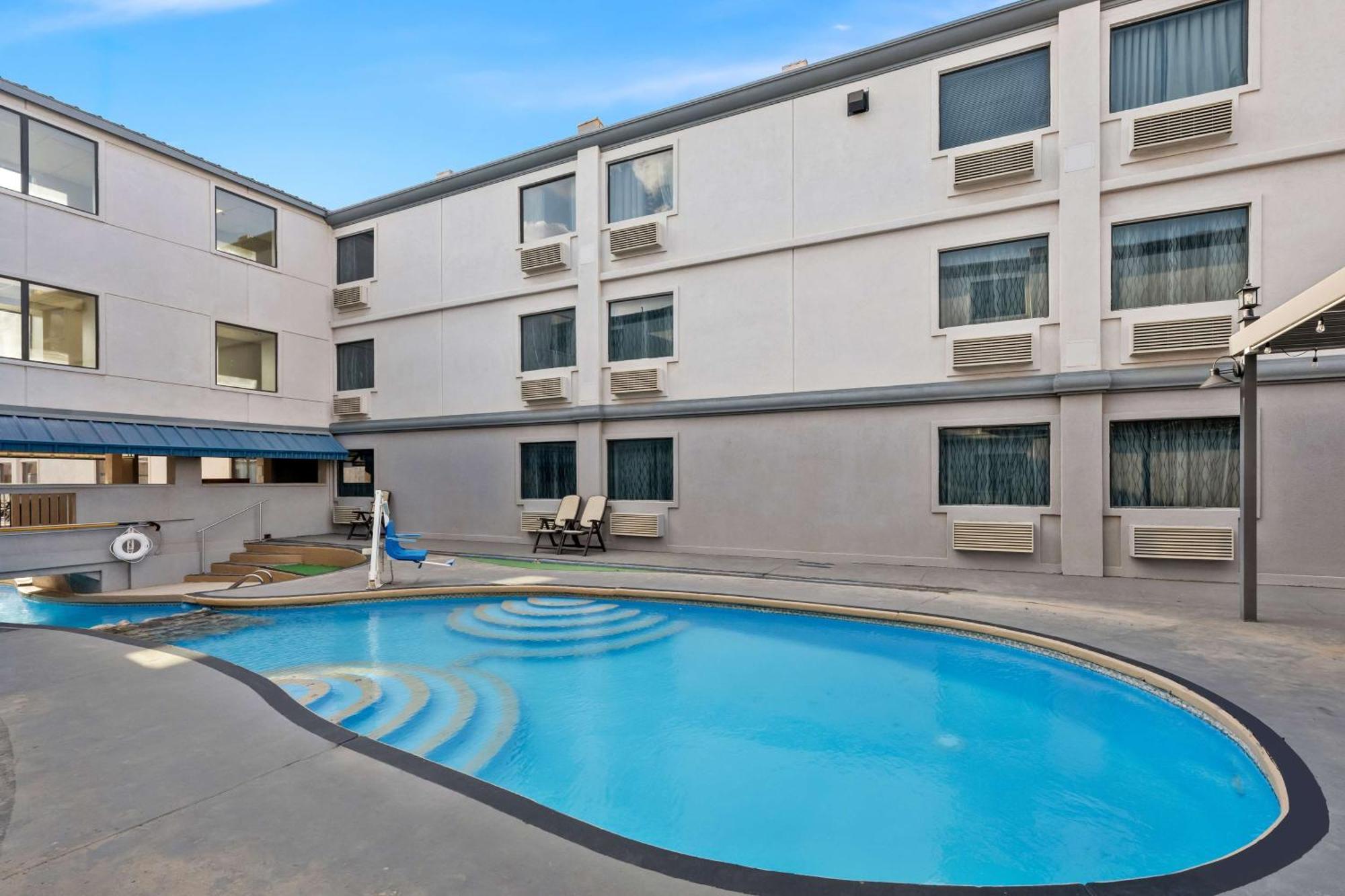 Surestay Plus Hotel By Best Western Lubbock Medical Center Exterior photo