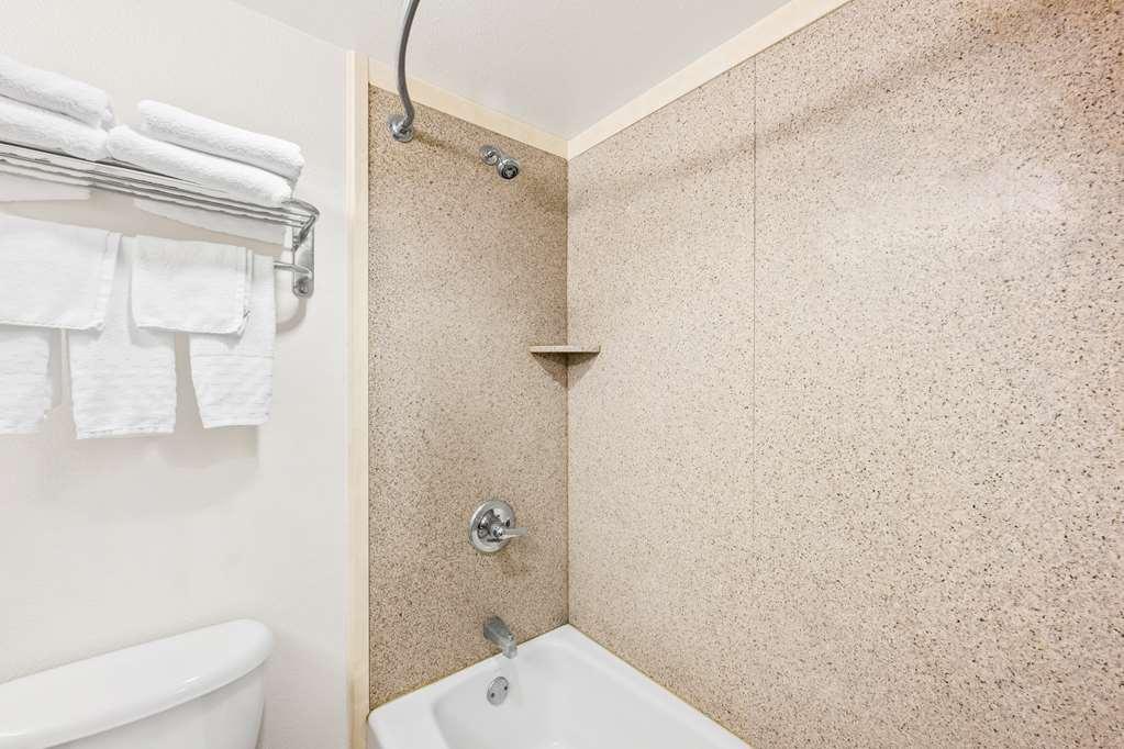 Surestay Plus Hotel By Best Western Lubbock Medical Center Room photo