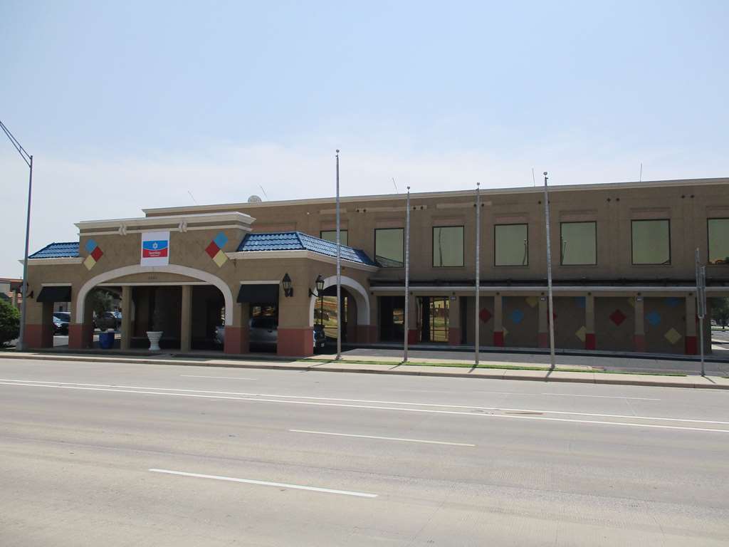 Surestay Plus Hotel By Best Western Lubbock Medical Center Exterior photo