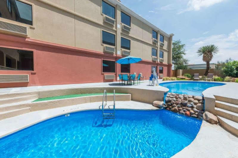 Surestay Plus Hotel By Best Western Lubbock Medical Center Exterior photo
