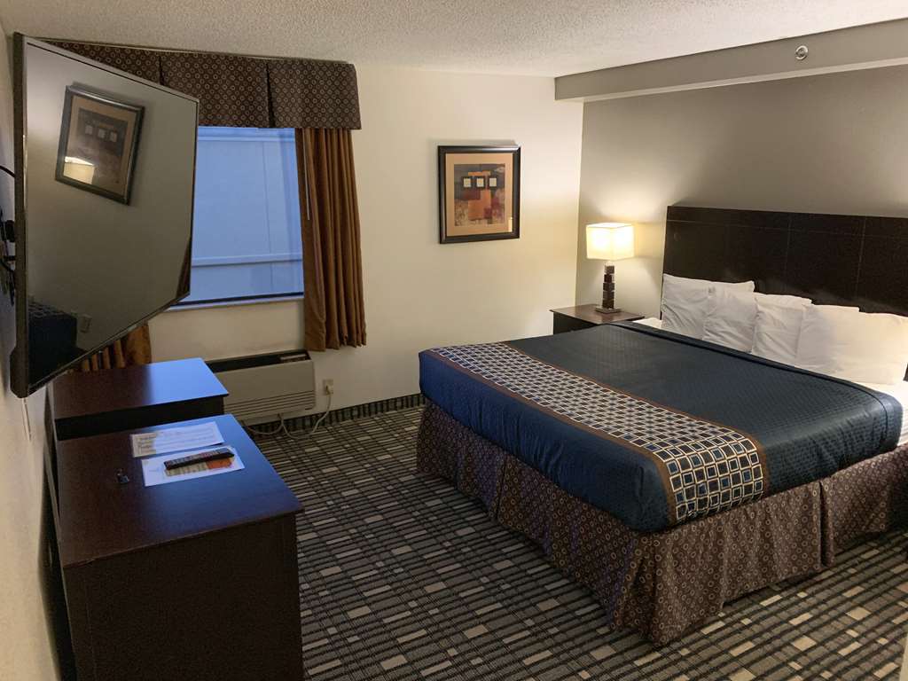 Surestay Plus Hotel By Best Western Lubbock Medical Center Room photo