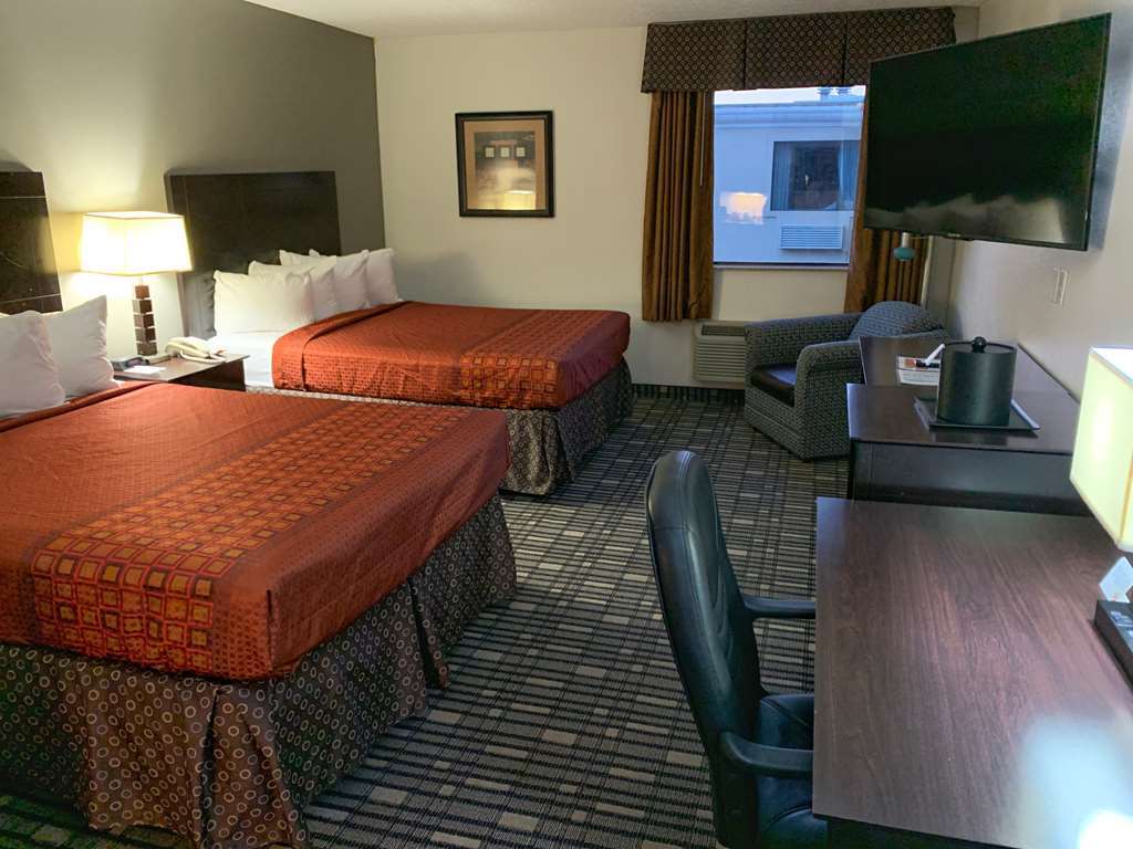 Surestay Plus Hotel By Best Western Lubbock Medical Center Room photo